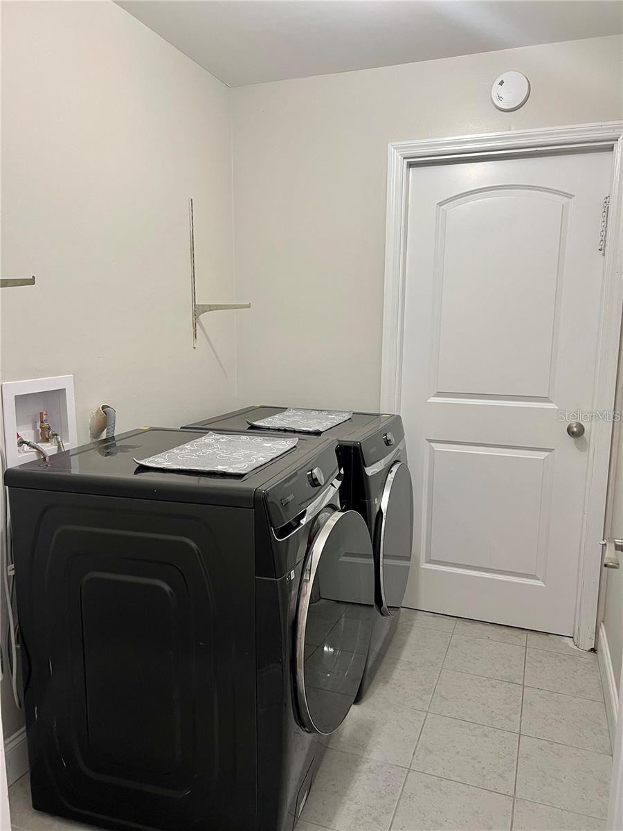 Image 30 of 41 For 1052 Manchester Circle