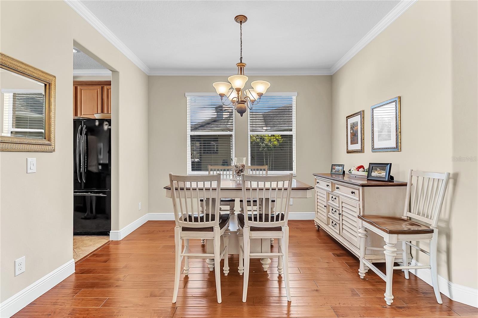 Image 11 of 38 For 877 Strathmore Drive