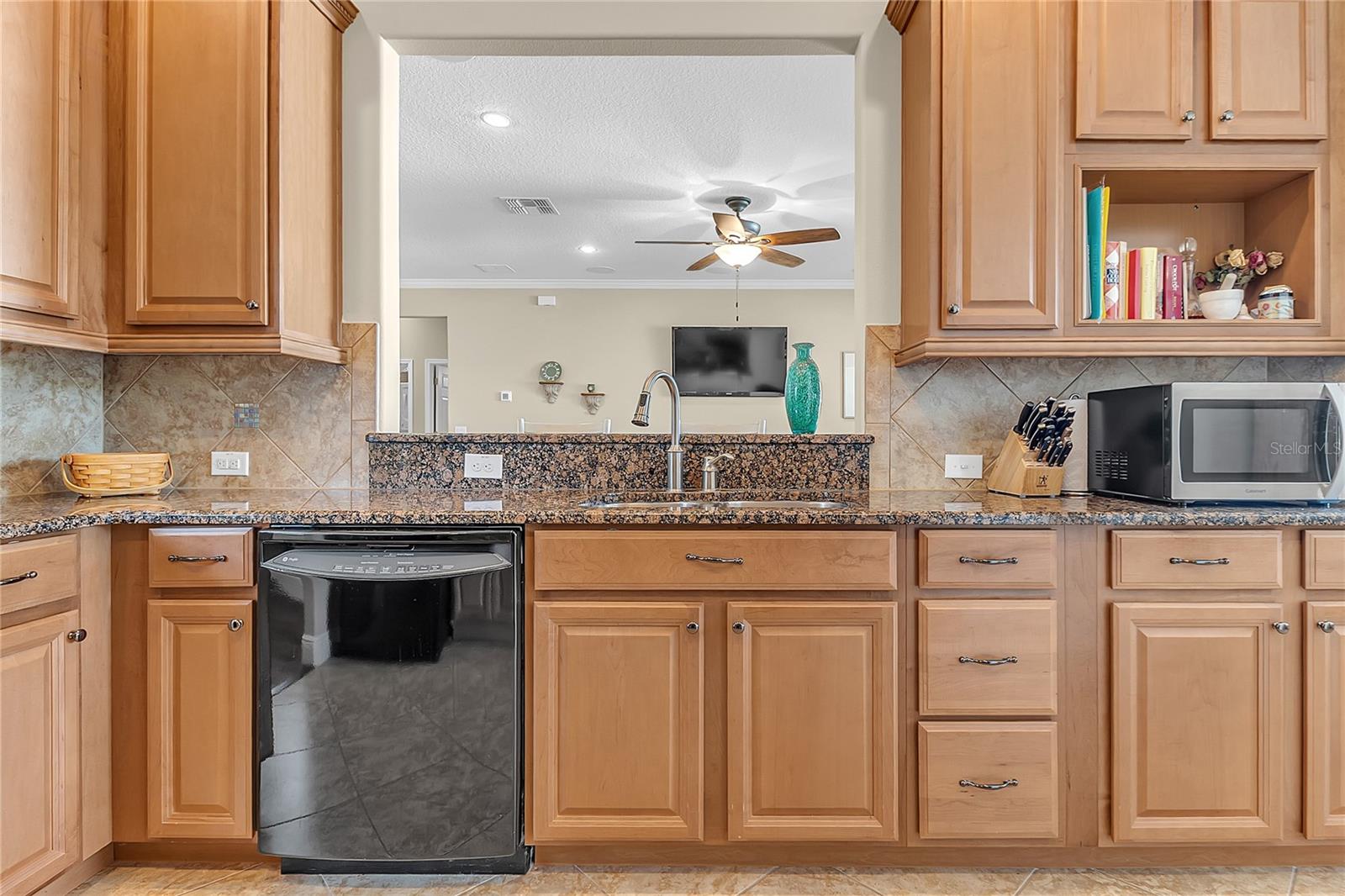 Image 15 of 38 For 877 Strathmore Drive