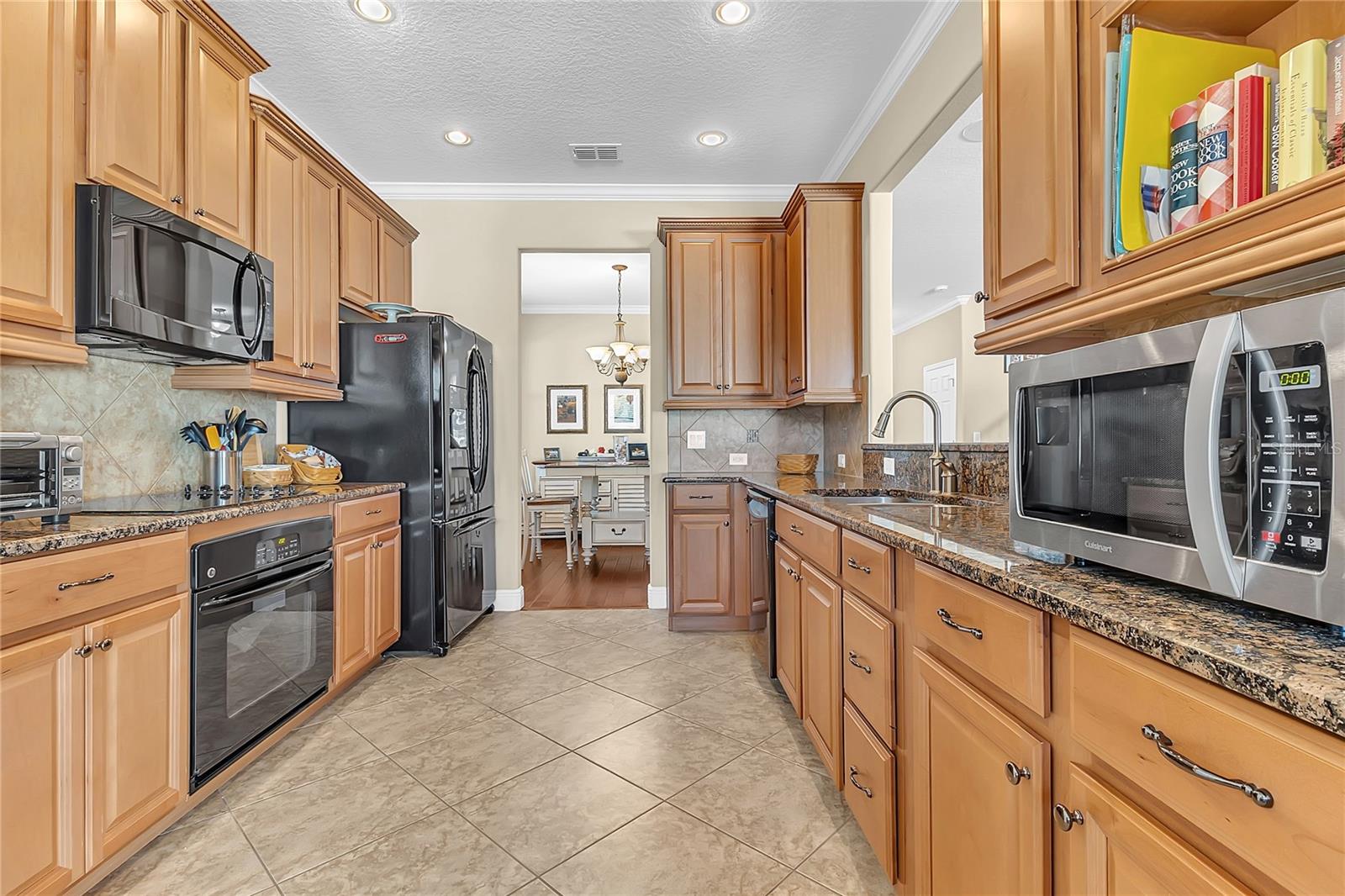 Image 16 of 38 For 877 Strathmore Drive