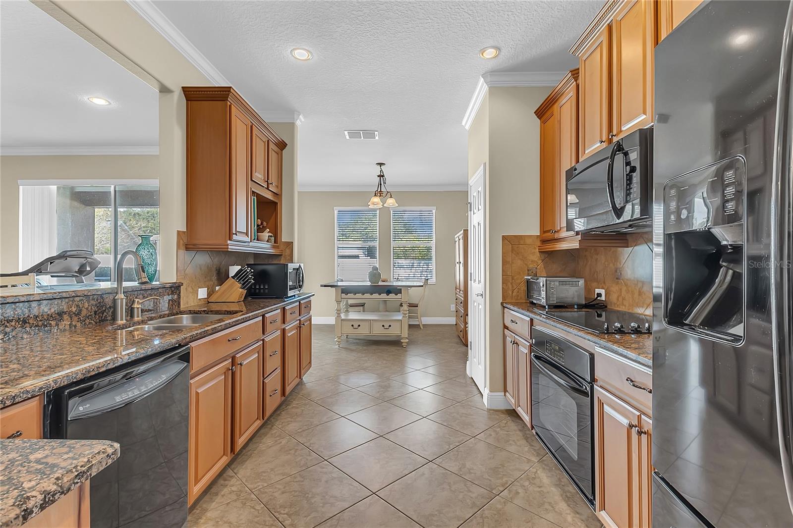 Image 17 of 38 For 877 Strathmore Drive