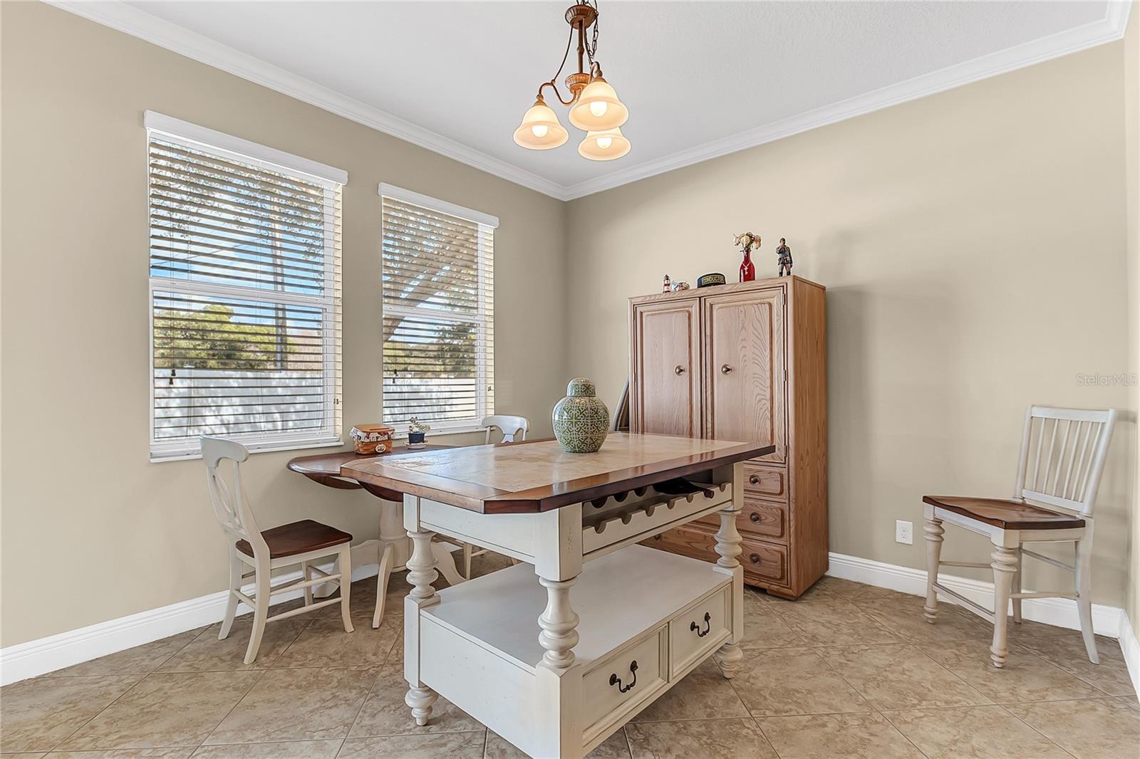 Image 18 of 38 For 877 Strathmore Drive