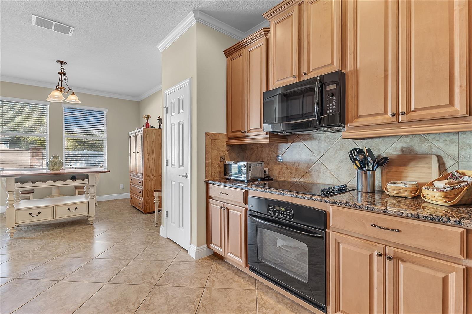 Image 2 of 38 For 877 Strathmore Drive