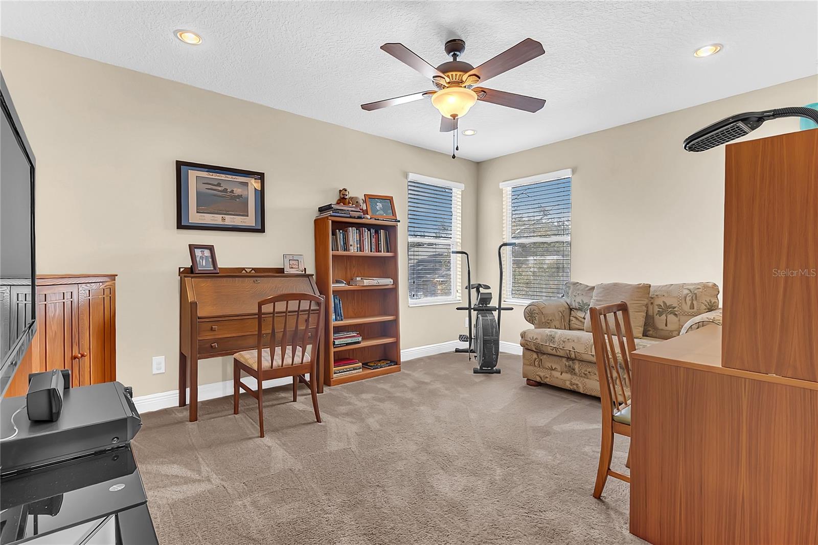 Image 23 of 38 For 877 Strathmore Drive