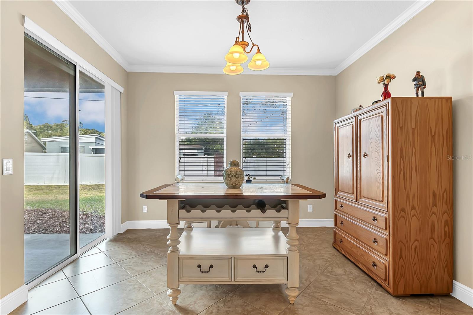 Image 3 of 38 For 877 Strathmore Drive