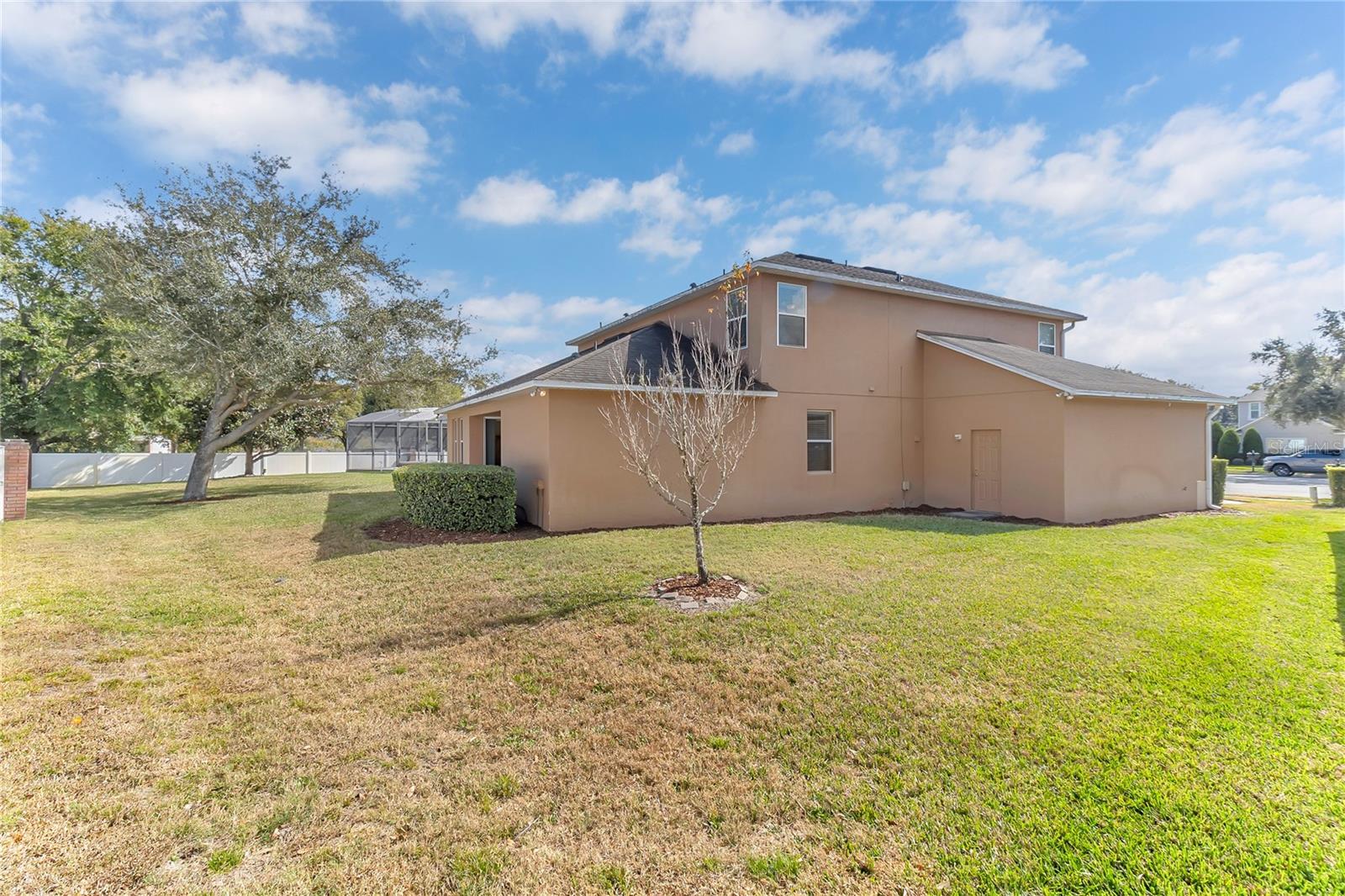 Image 33 of 38 For 877 Strathmore Drive