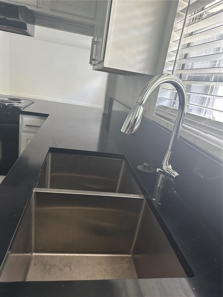 Image 13 of 28 For 1000 Semoran Boulevard 116