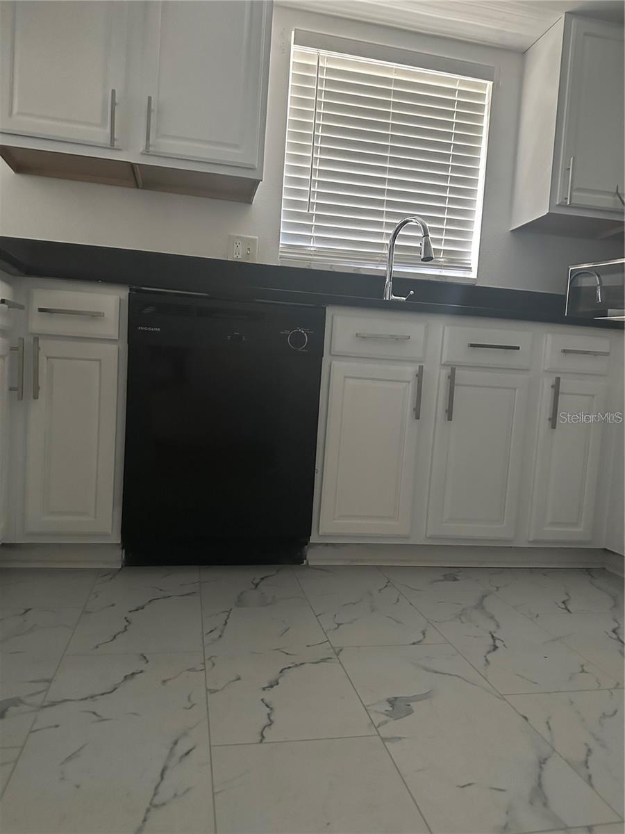 Image 14 of 28 For 1000 Semoran Boulevard 116