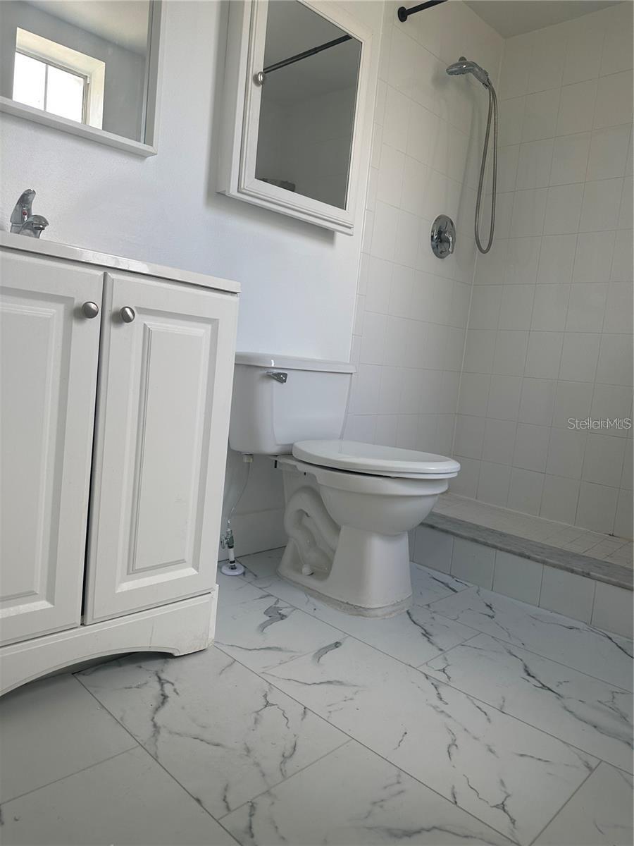 Image 21 of 28 For 1000 Semoran Boulevard 116