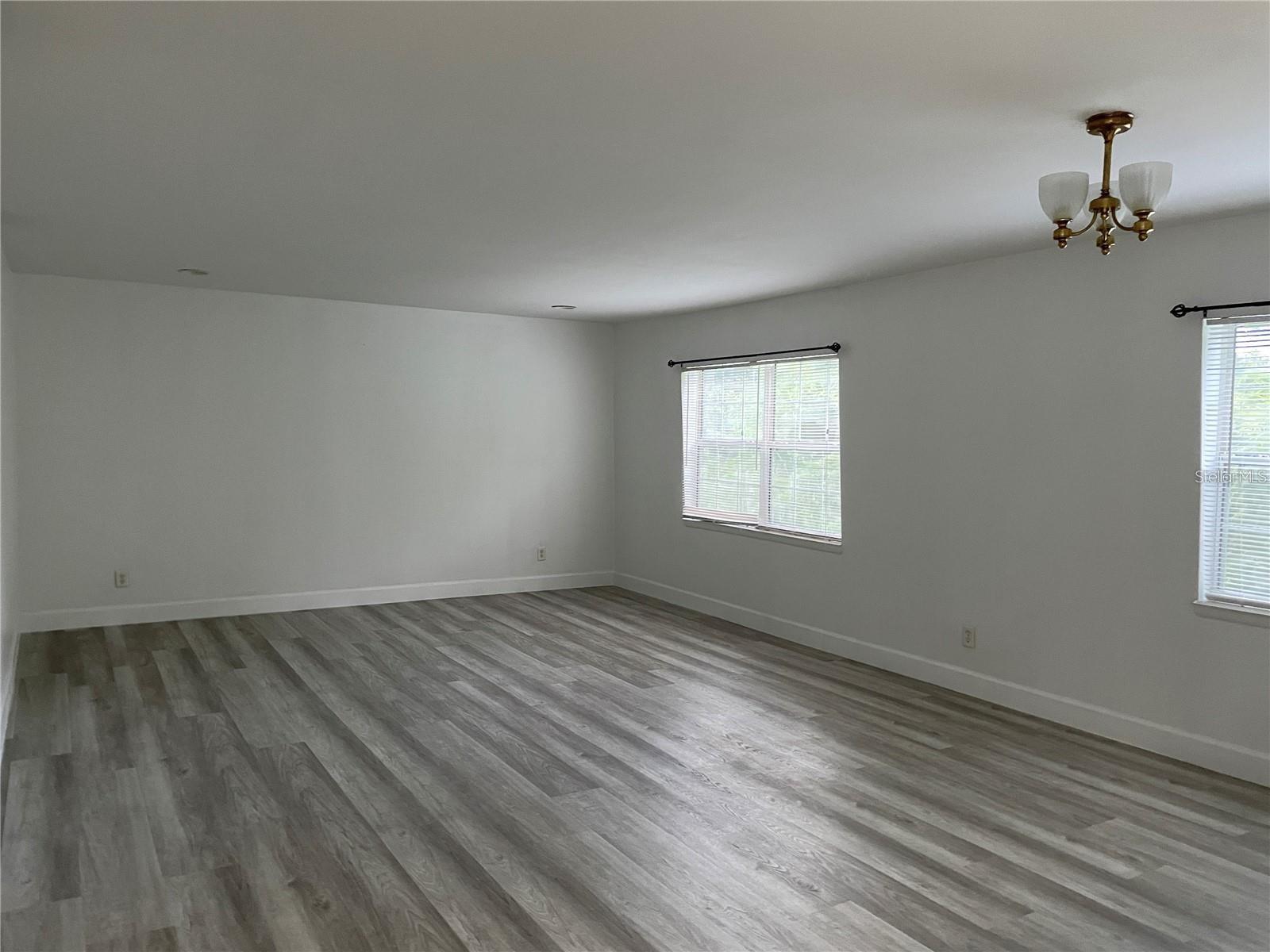 Image 4 of 28 For 1000 Semoran Boulevard 116