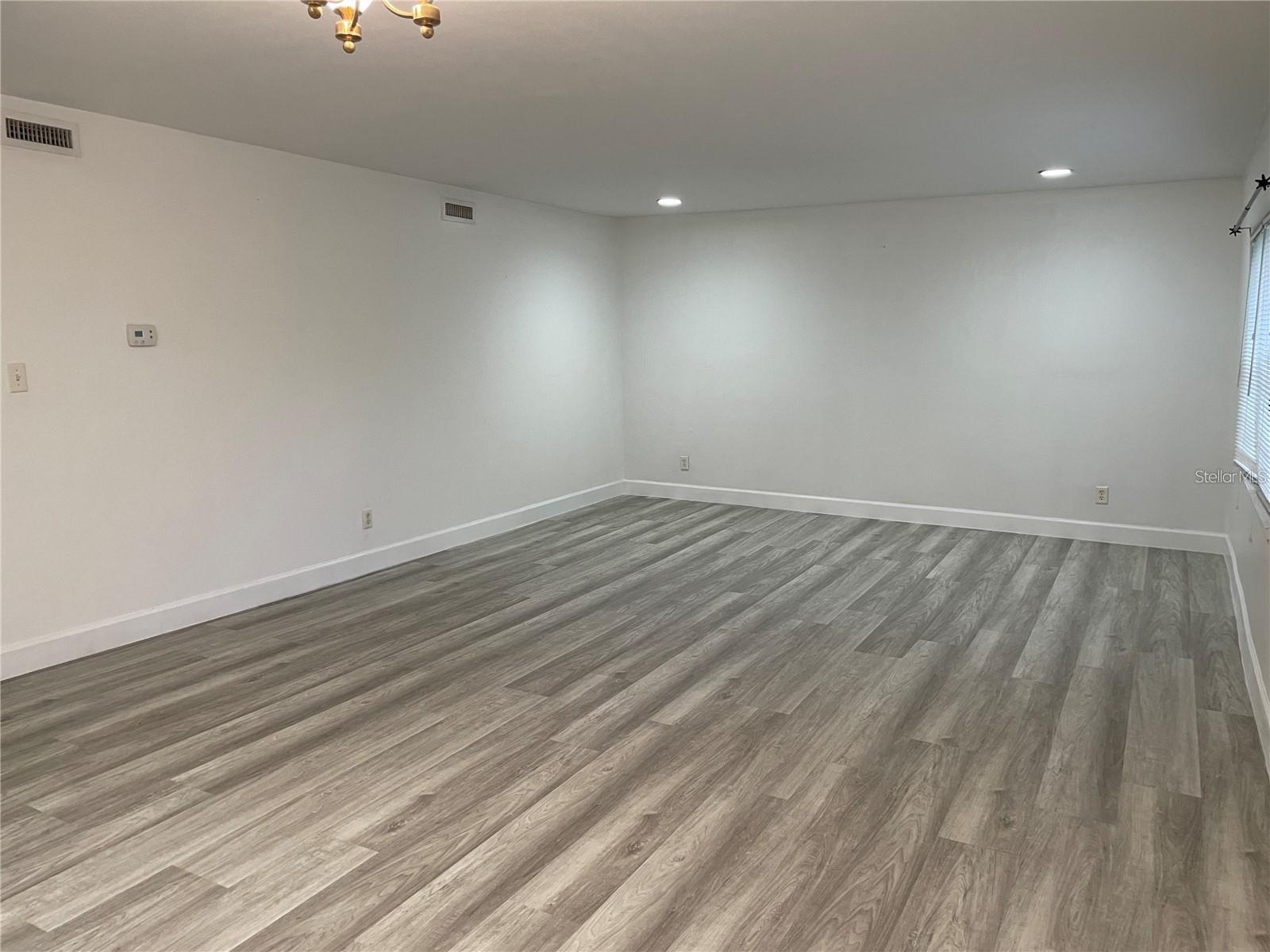 Image 6 of 28 For 1000 Semoran Boulevard 116