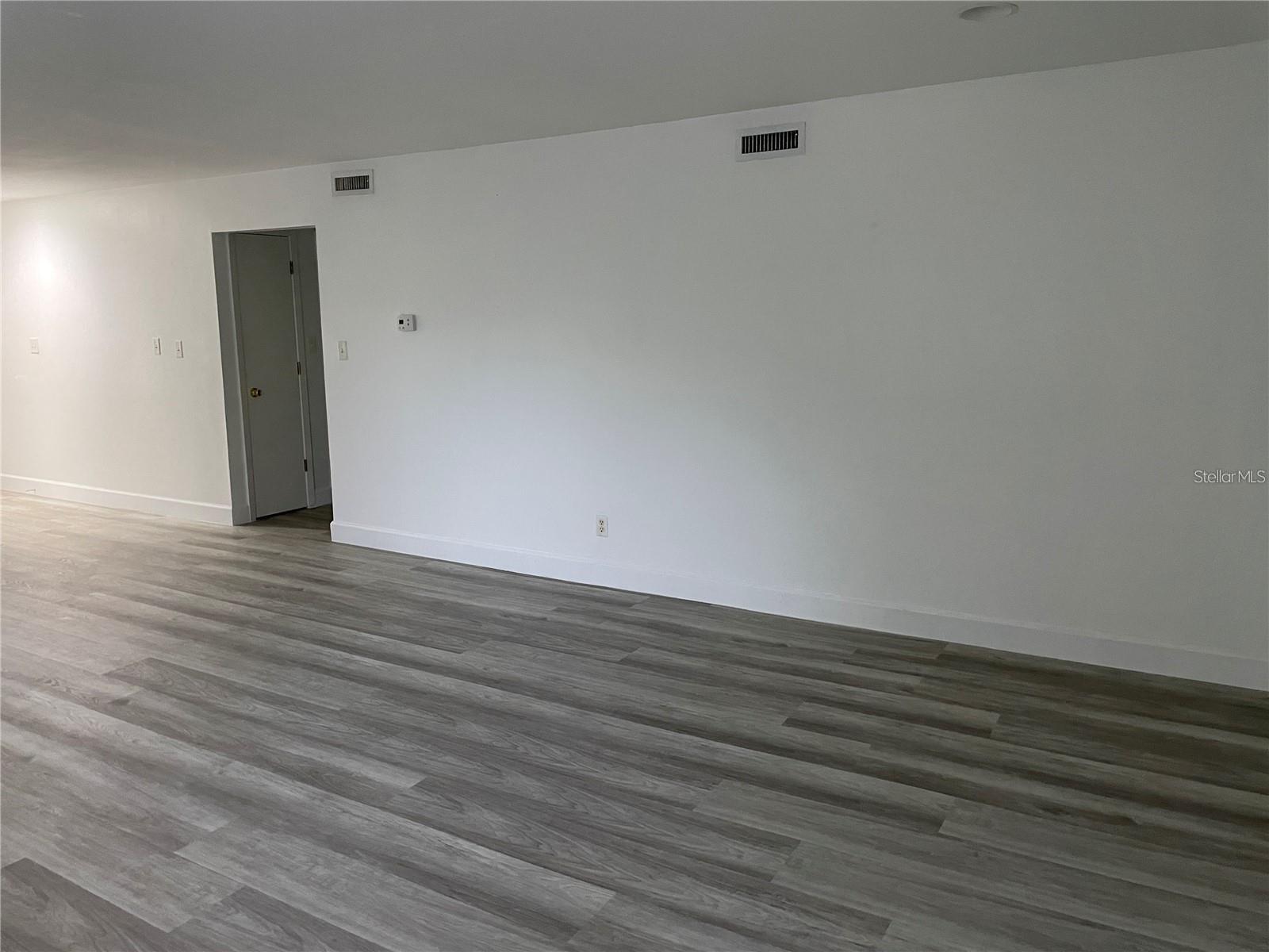 Image 7 of 28 For 1000 Semoran Boulevard 116