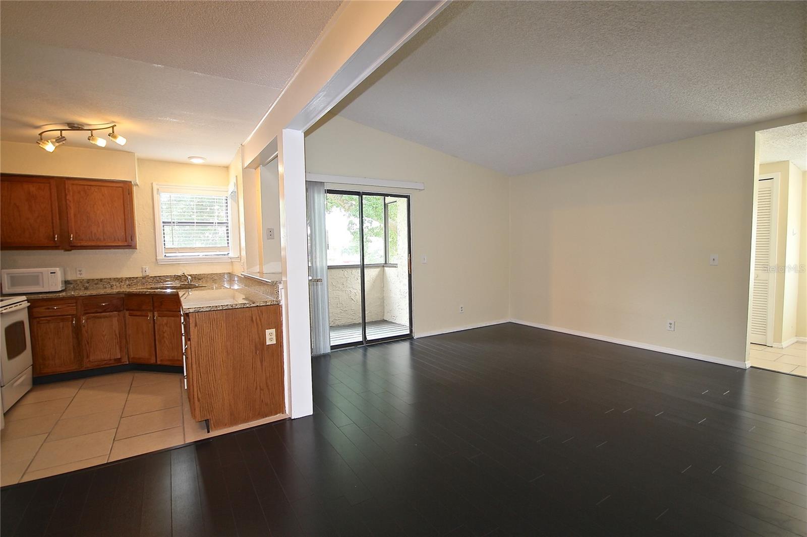 Image 6 of 27 For 2905 Antique Oaks Circle 4