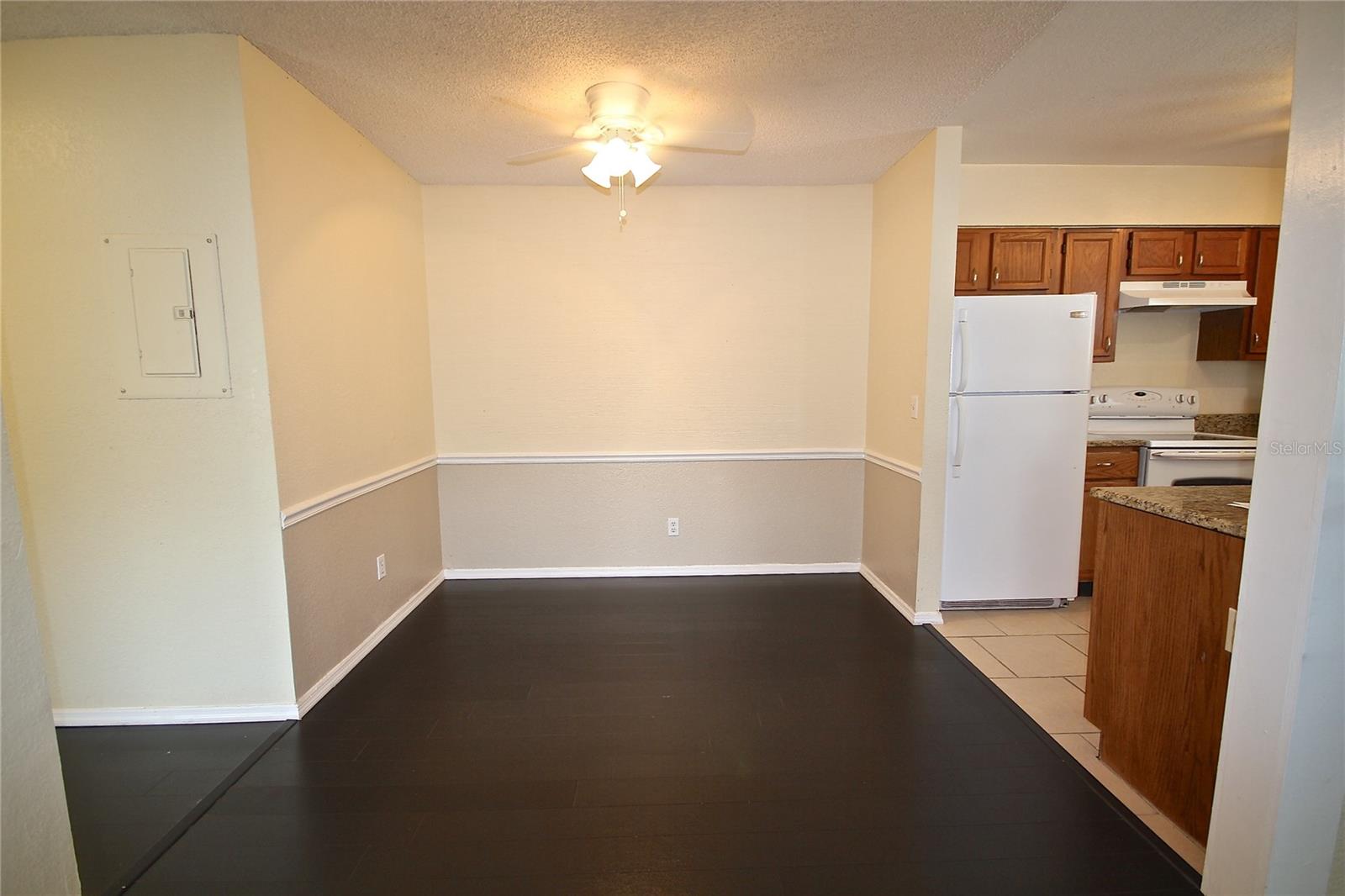 Image 7 of 27 For 2905 Antique Oaks Circle 4