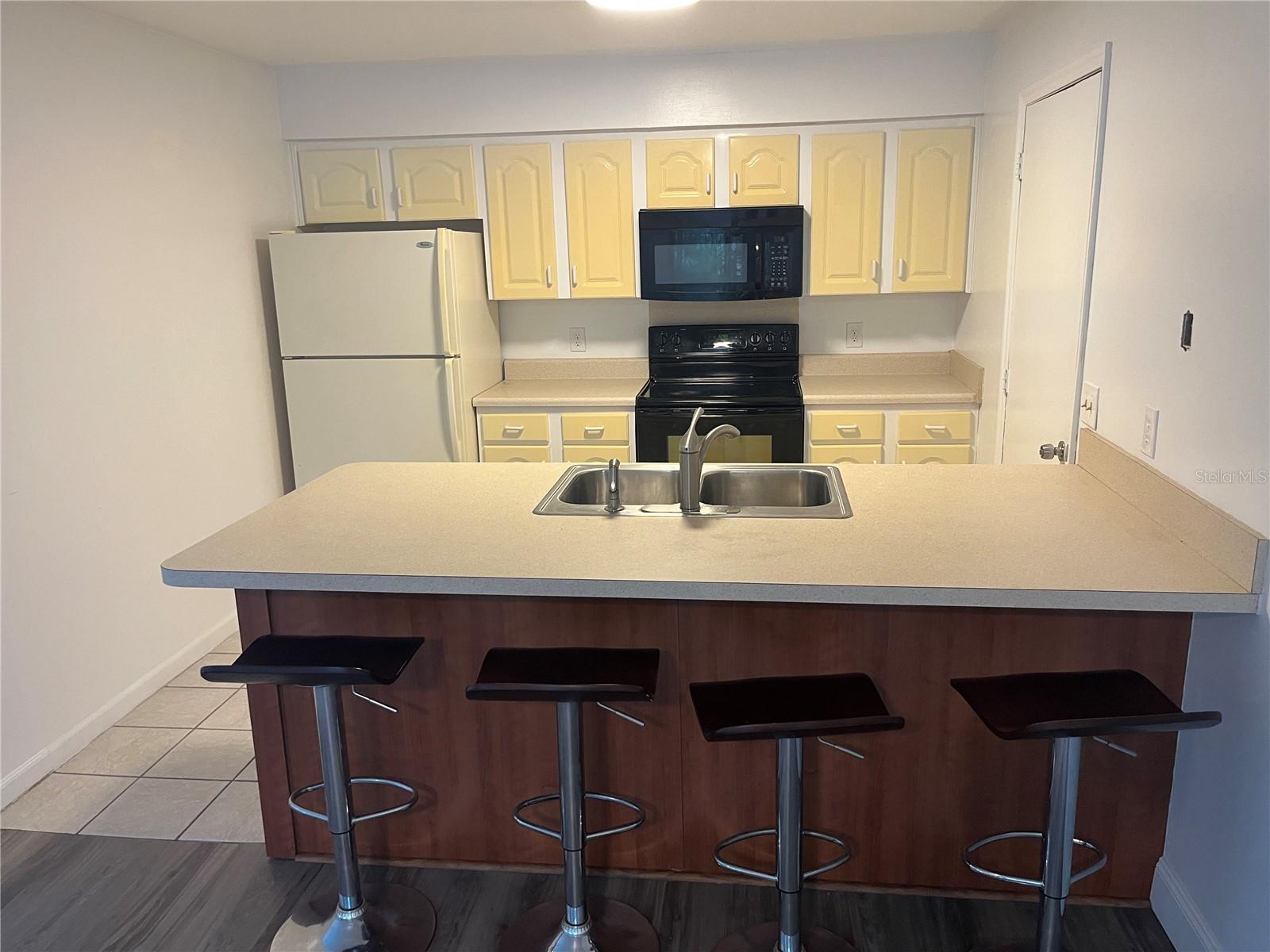 Image 4 of 18 For 10108 Bluff Court