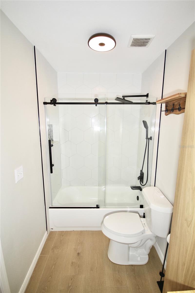 Image 17 of 25 For 4419 Brook Hollow Circle