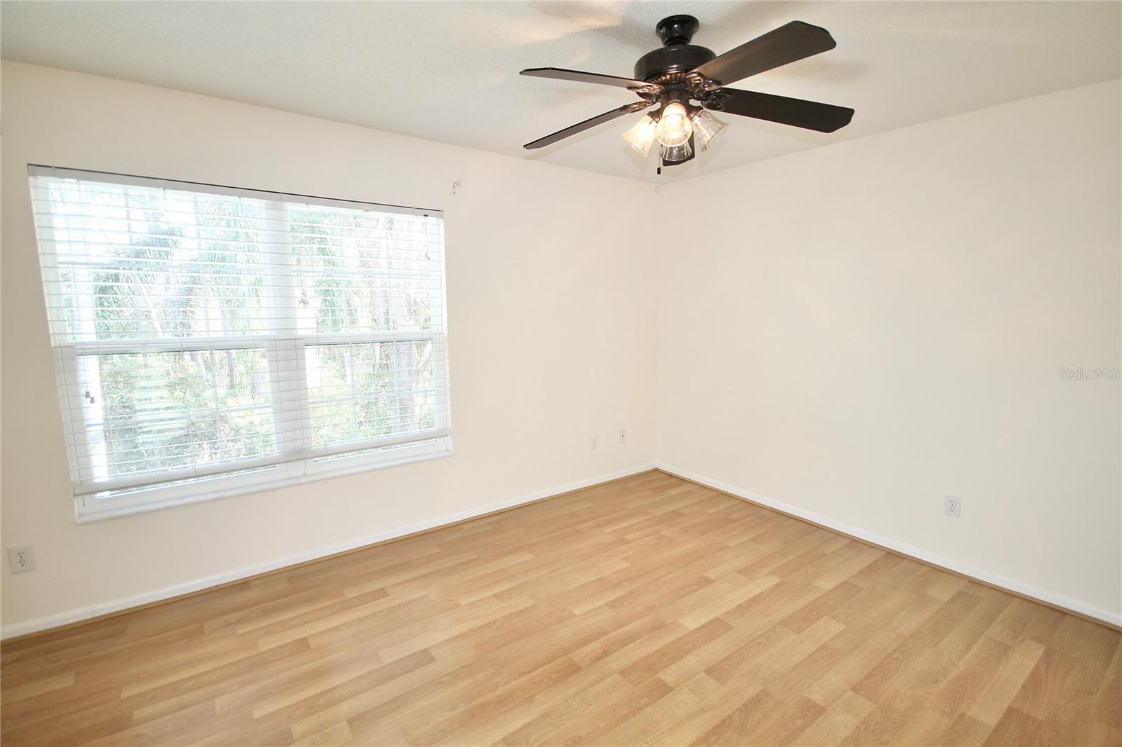 Image 18 of 25 For 4419 Brook Hollow Circle