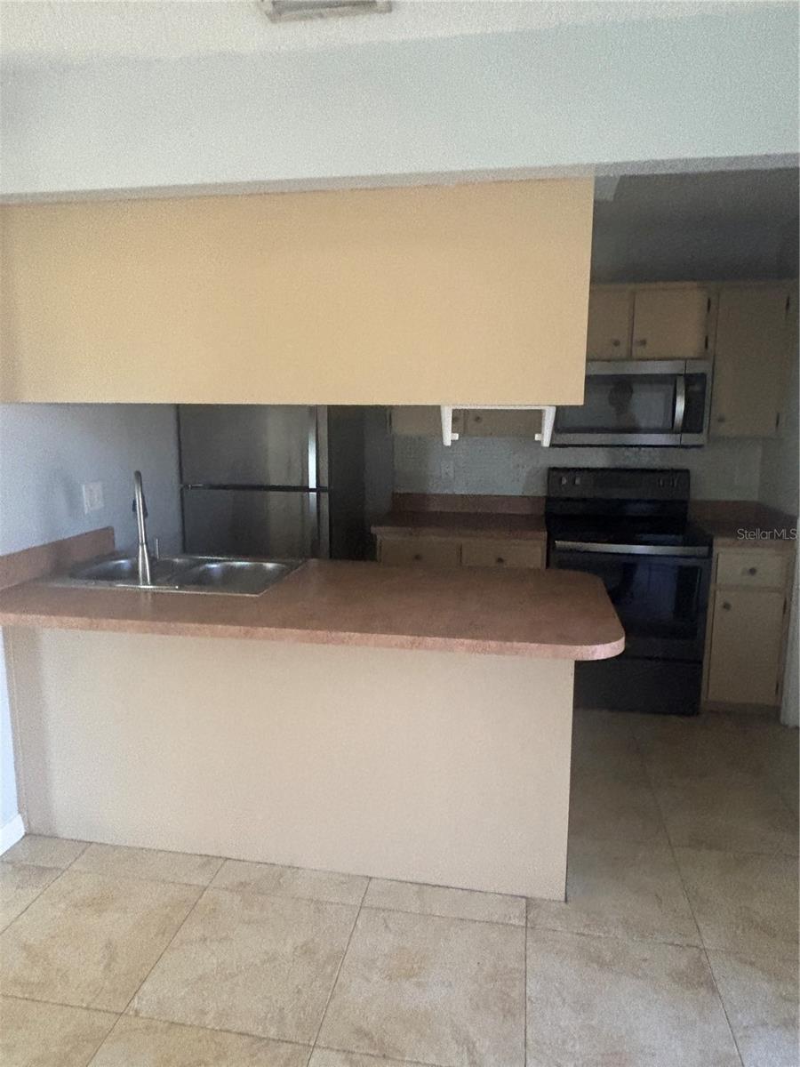 Image 3 of 9 For 327 Dundee Drive