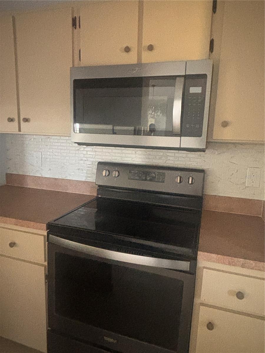 Image 4 of 9 For 327 Dundee Drive