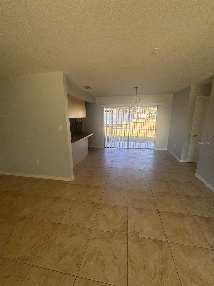 Image 6 of 9 For 327 Dundee Drive