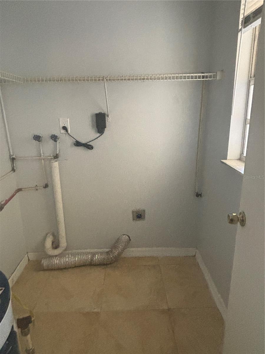 Image 9 of 9 For 327 Dundee Drive