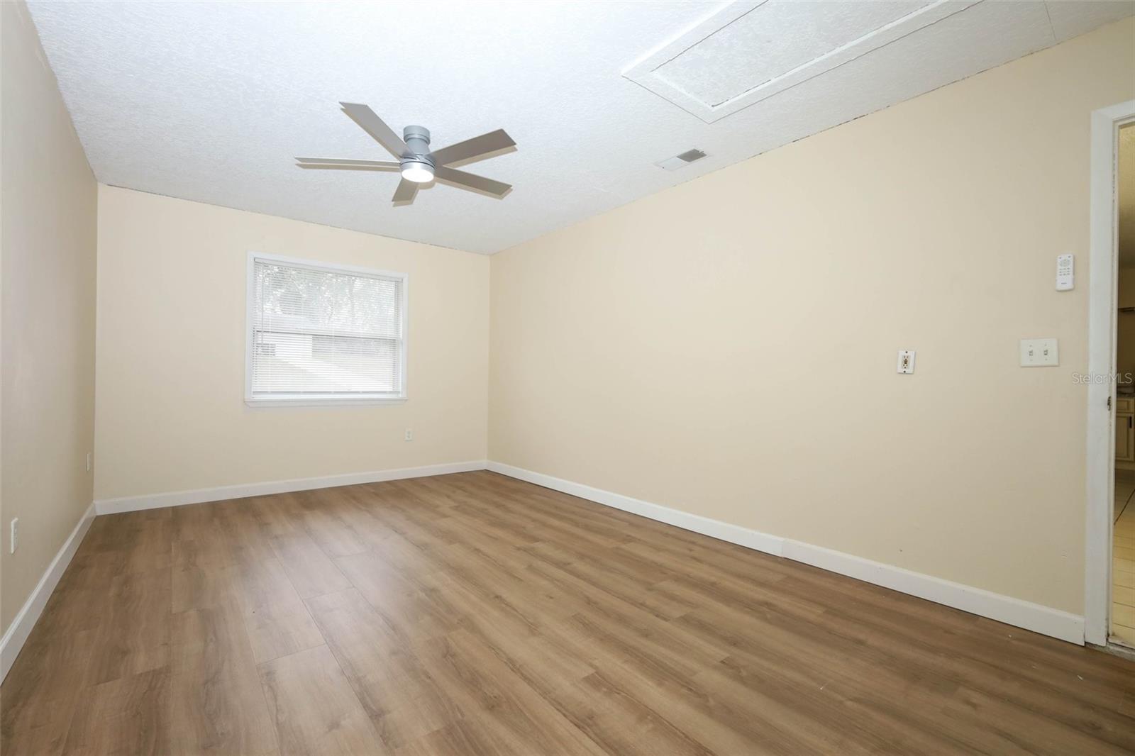 Image 10 of 21 For 411 Gardenia Drive