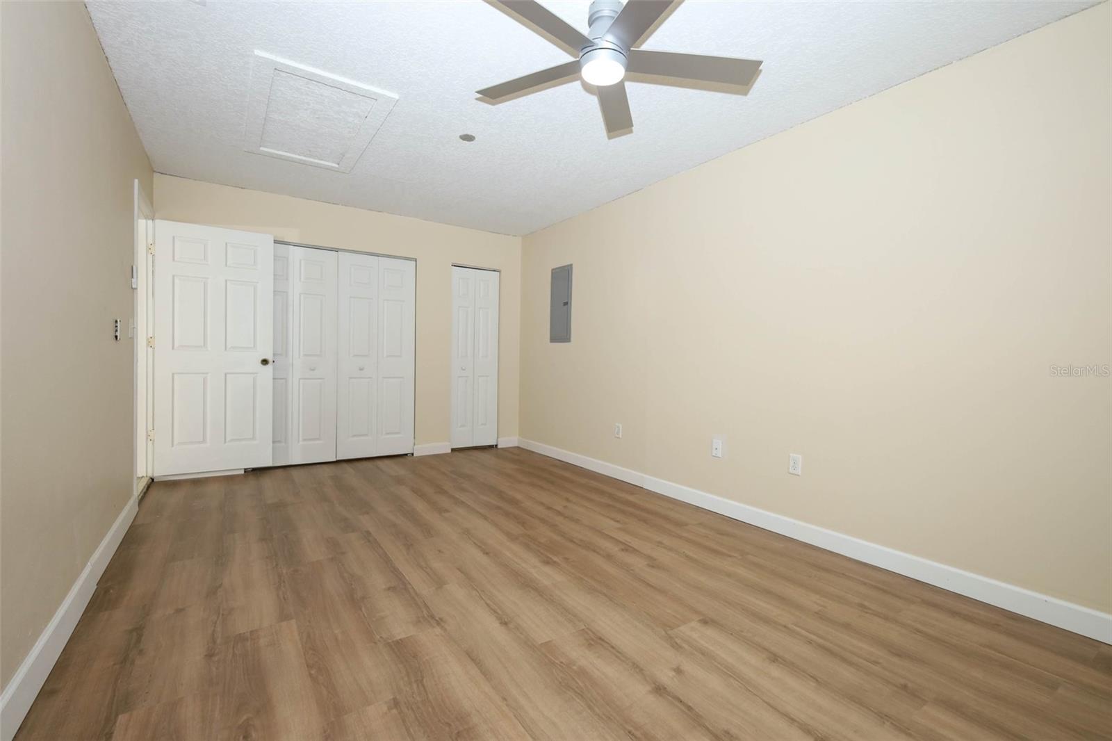 Image 11 of 21 For 411 Gardenia Drive