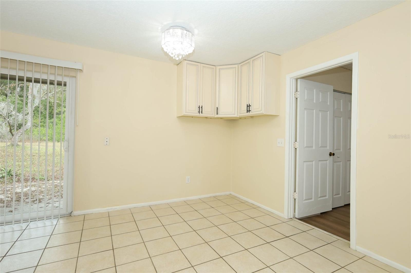 Image 5 of 21 For 411 Gardenia Drive