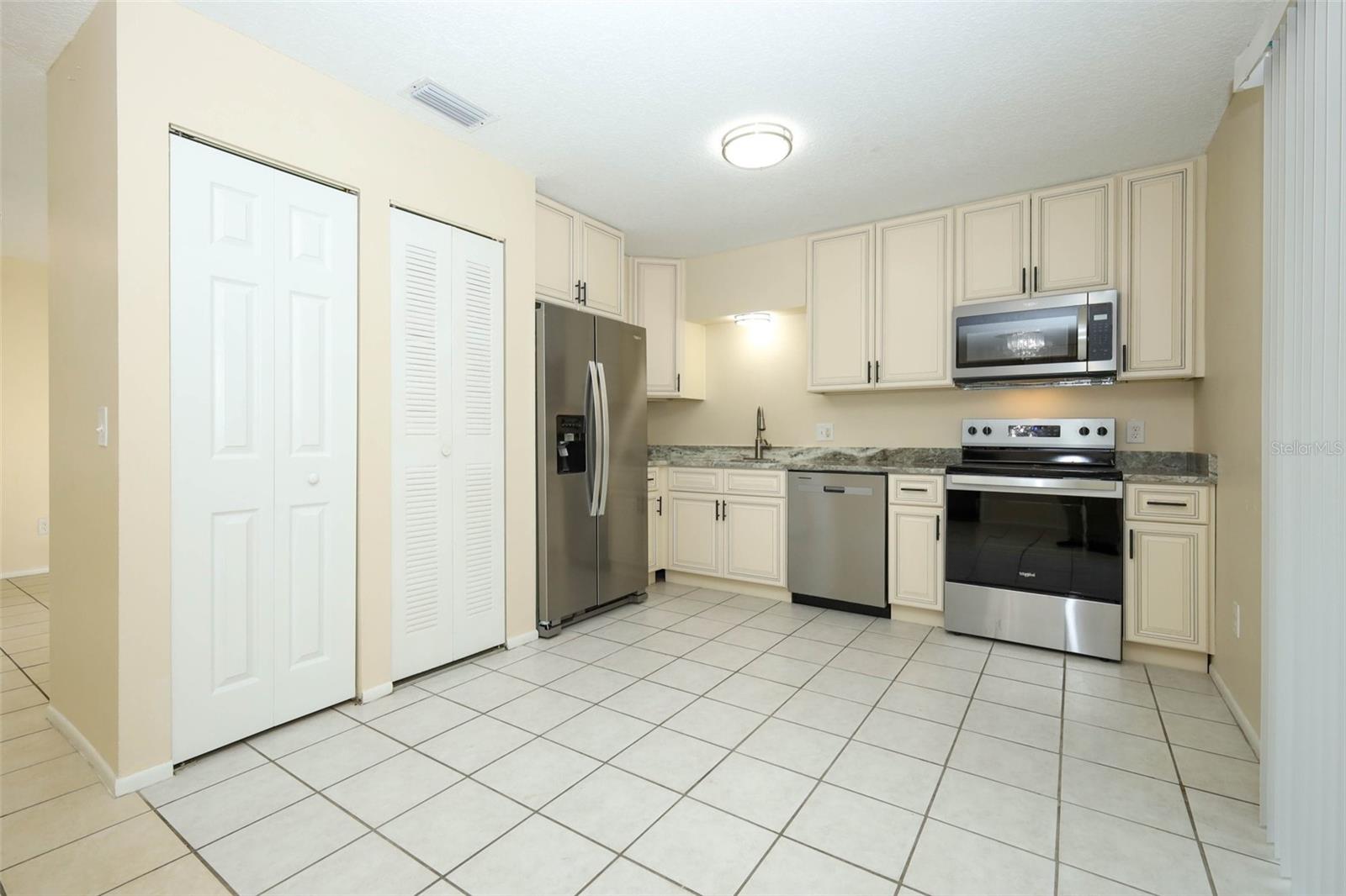 Image 7 of 21 For 411 Gardenia Drive