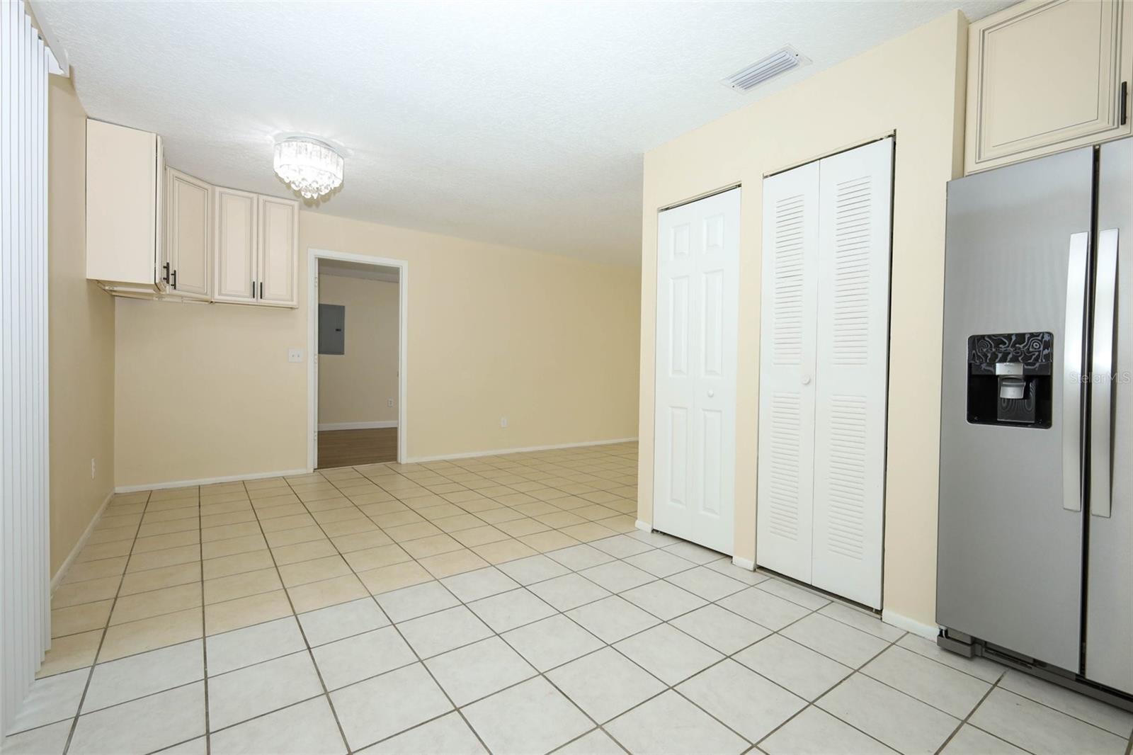 Image 9 of 21 For 411 Gardenia Drive