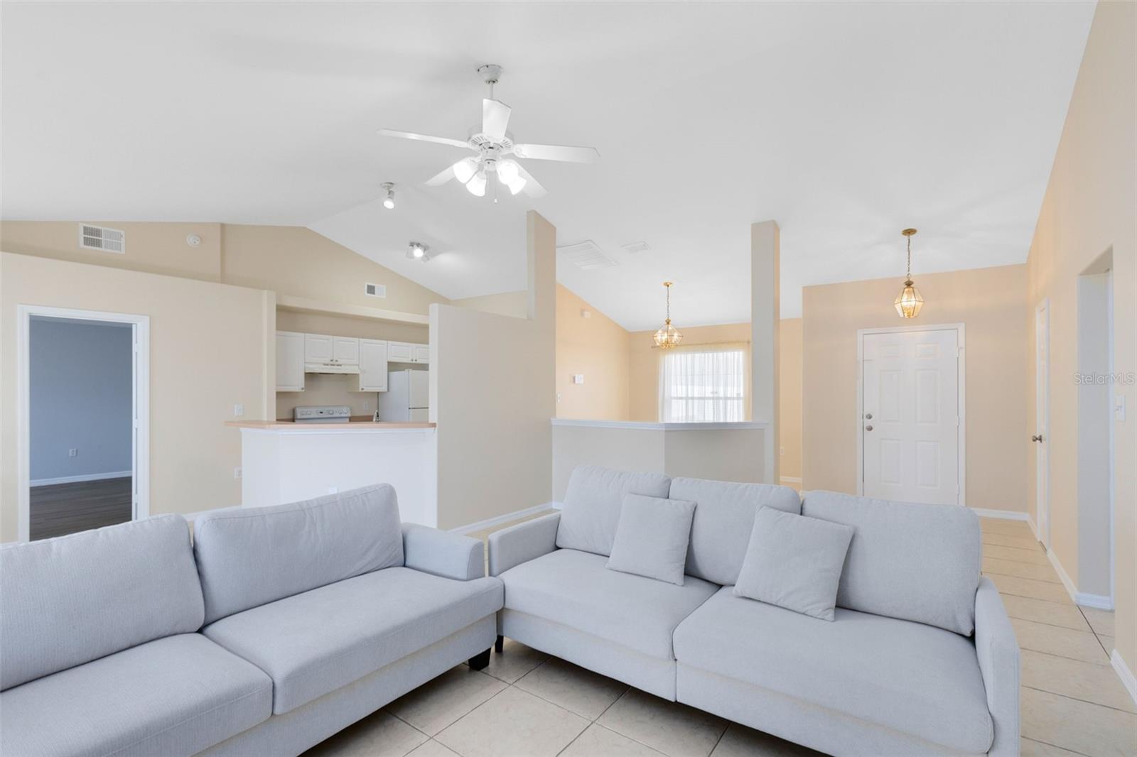 Image 11 of 28 For 137 Country Lakes Circle