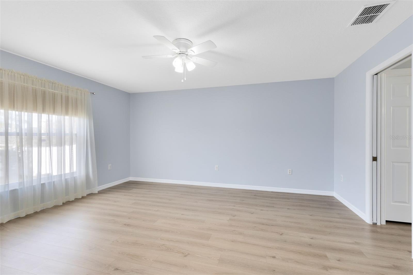 Image 12 of 28 For 137 Country Lakes Circle