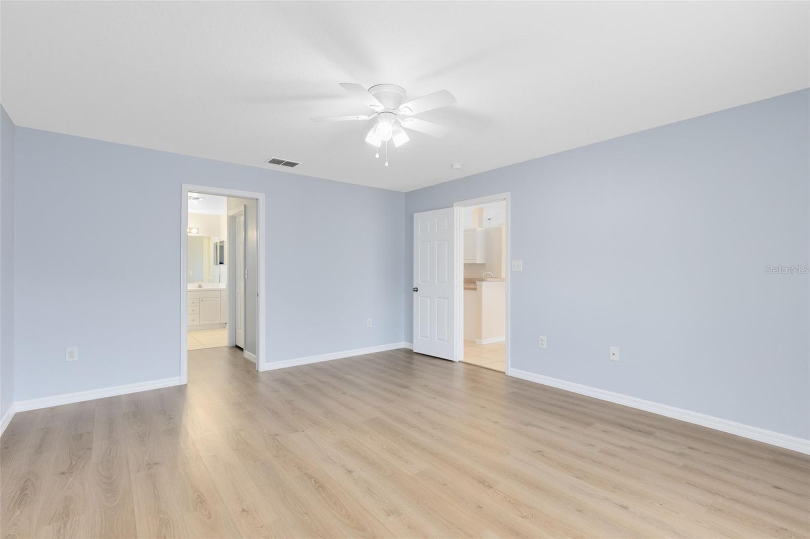 Image 13 of 28 For 137 Country Lakes Circle