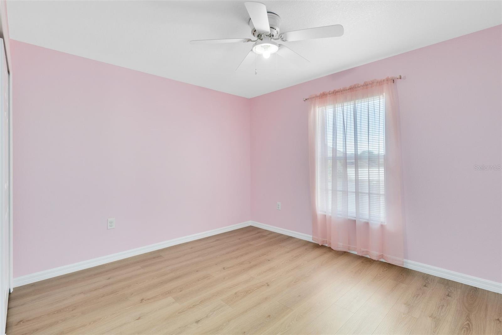 Image 17 of 28 For 137 Country Lakes Circle