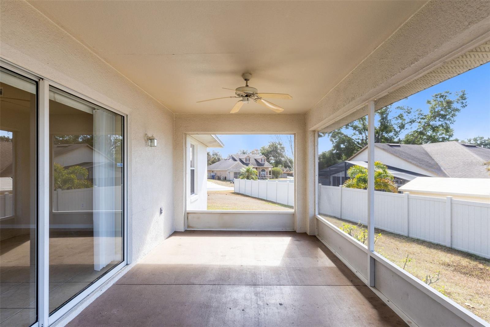 Image 20 of 28 For 137 Country Lakes Circle