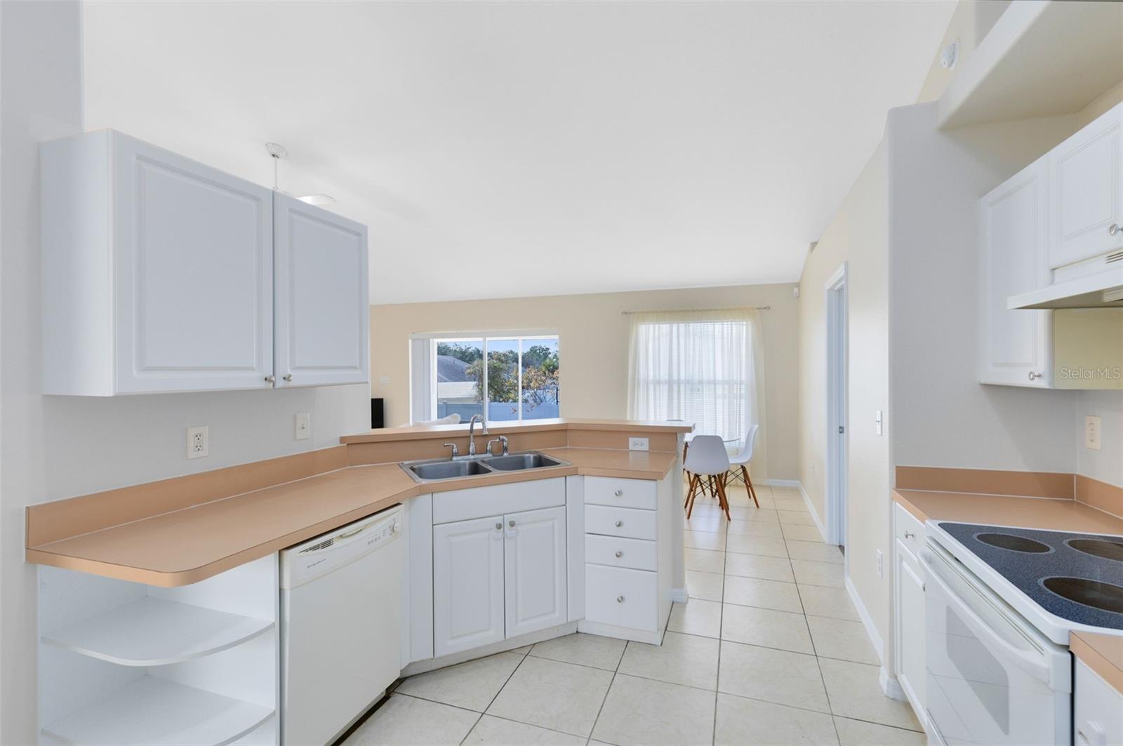 Image 4 of 28 For 137 Country Lakes Circle