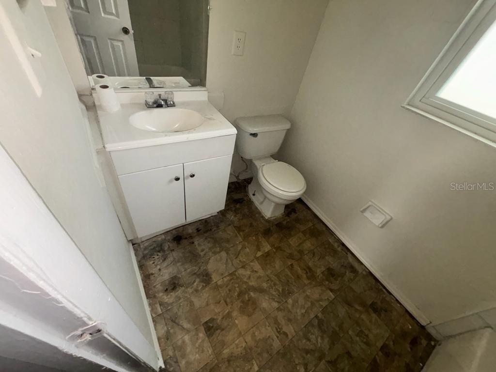 Image 8 of 9 For 834 Sky Lake Circle B