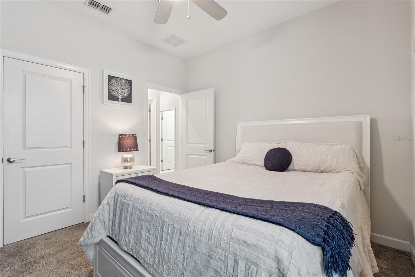 Image 25 of 48 For 11928 Ampersand Drive