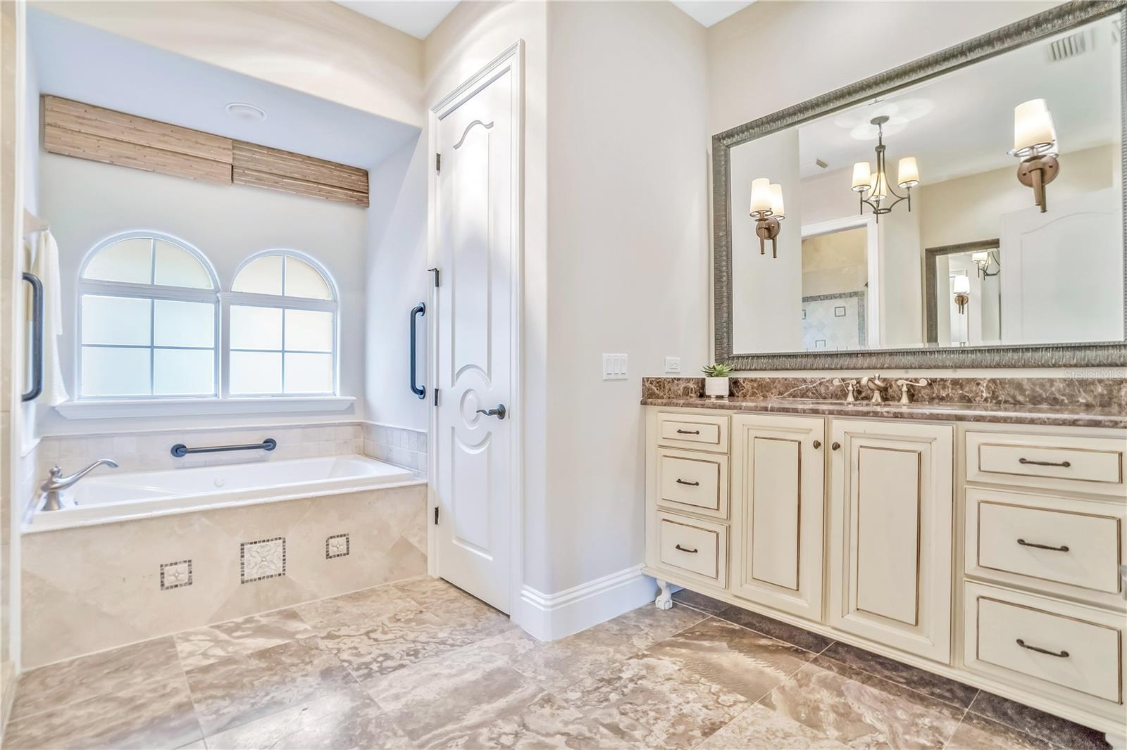 Image 47 of 82 For 280 Lake Brittany Court