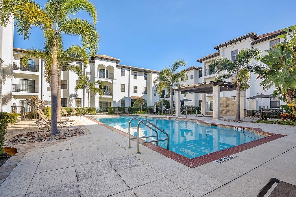 Image 26 of 30 For 5550 Michigan Street 2114