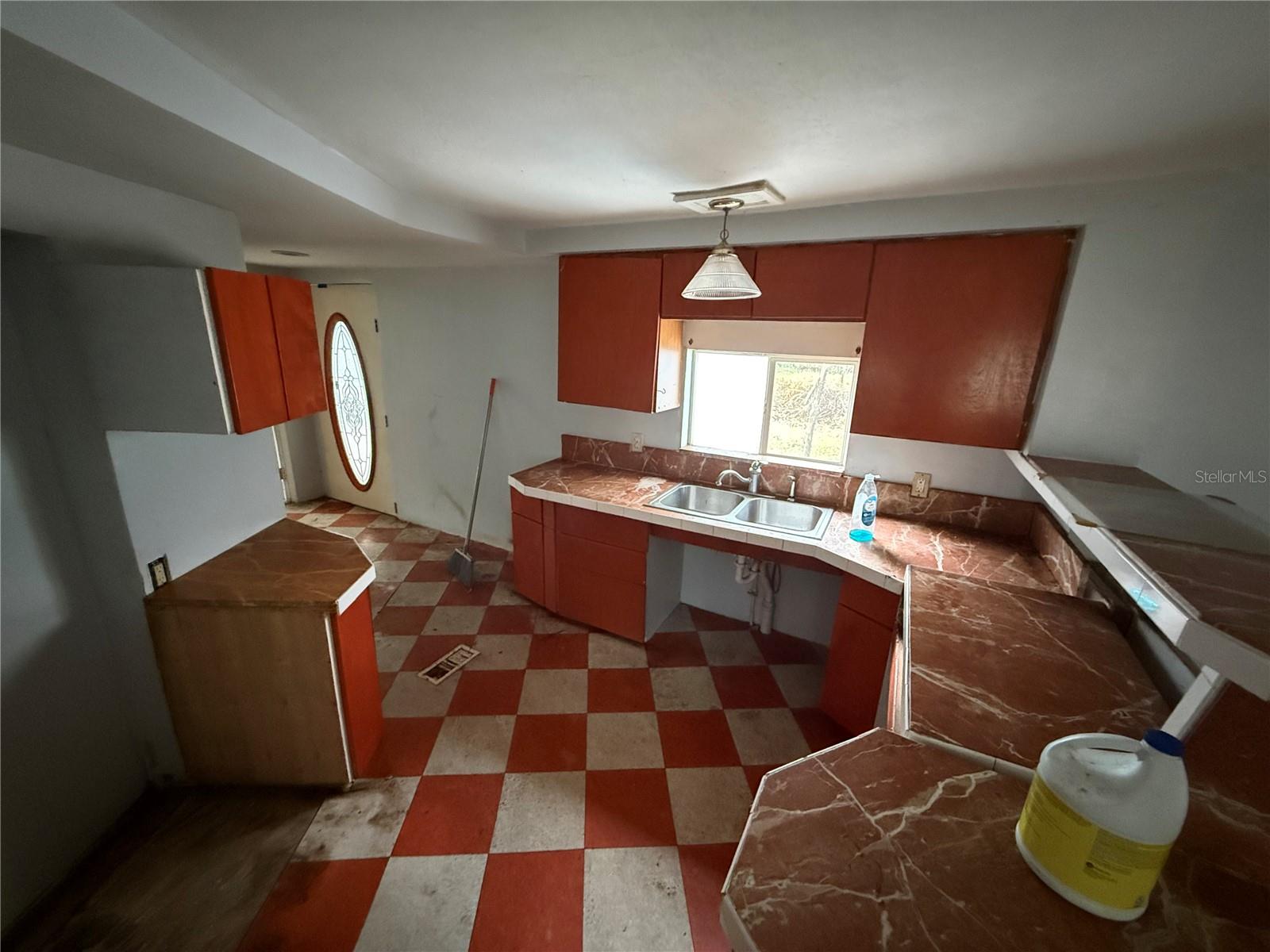 Image 10 of 39 For 121 Pebble Lane