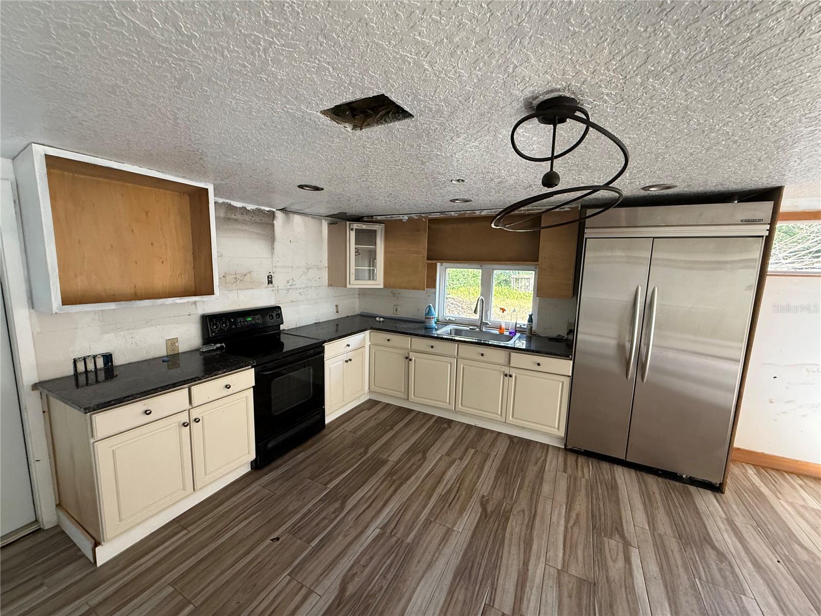 Image 17 of 39 For 121 Pebble Lane