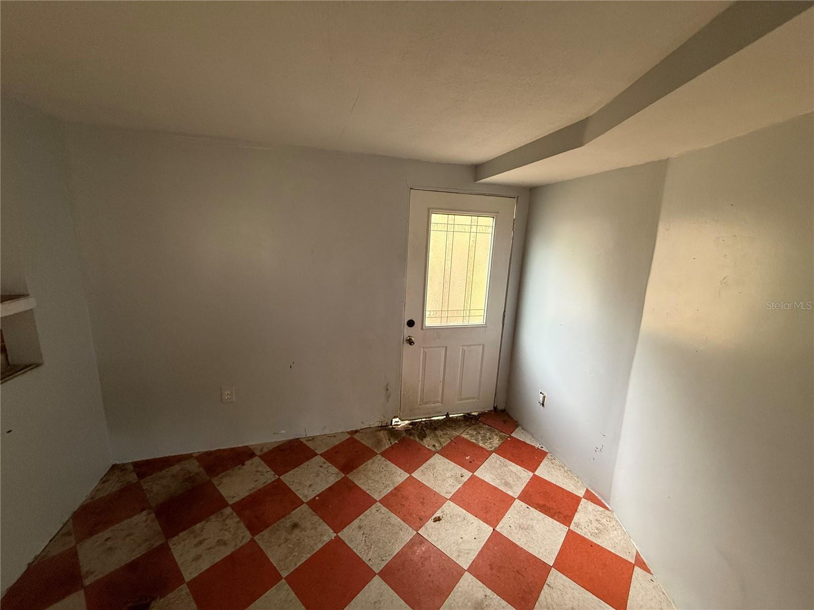 Image 8 of 39 For 121 Pebble Lane