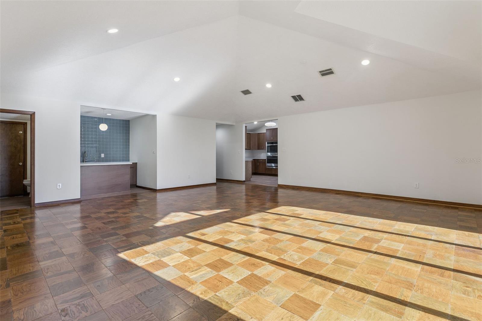 Image 10 of 63 For 1401 Windsor Avenue