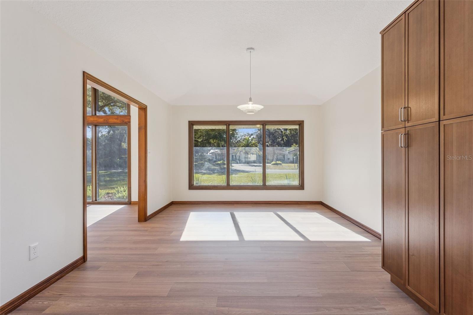 Image 13 of 63 For 1401 Windsor Avenue