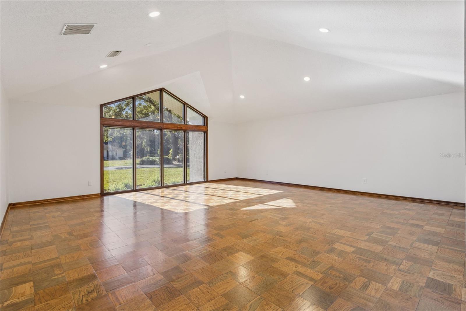 Image 9 of 63 For 1401 Windsor Avenue