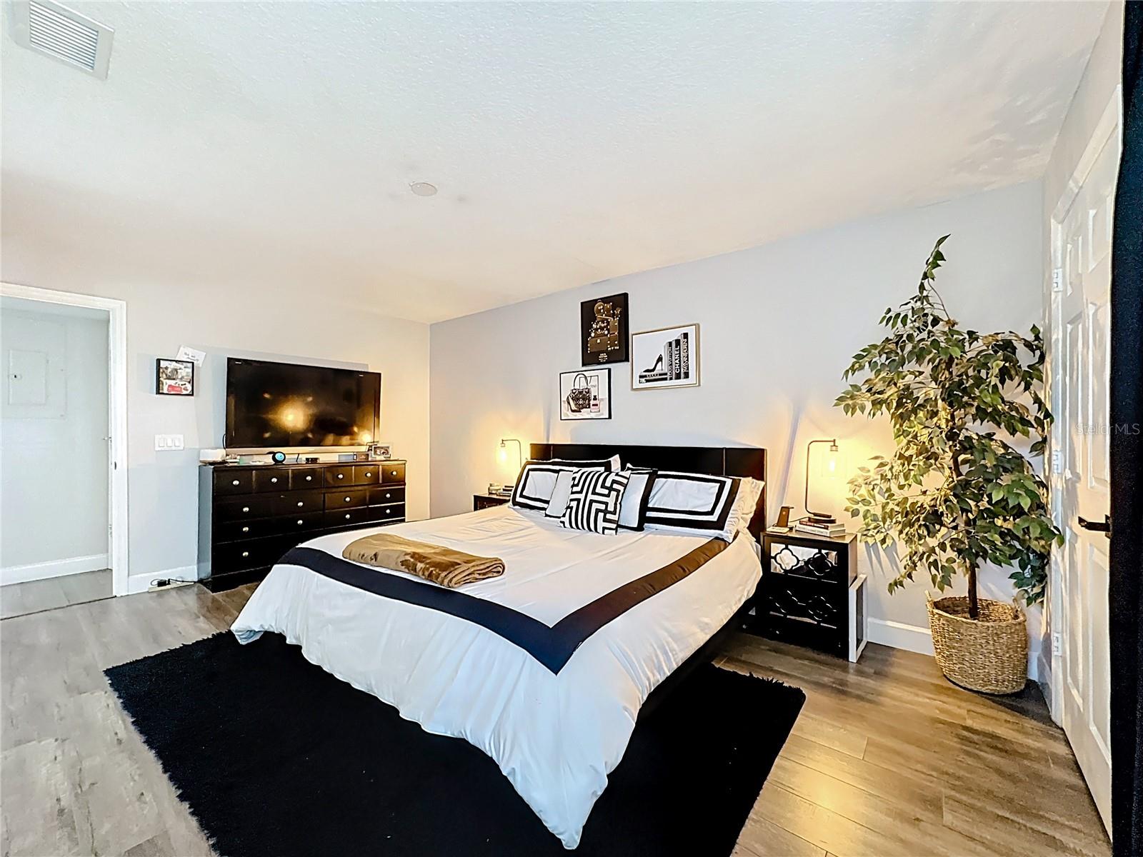 Image 18 of 48 For 1520 Farrindon Circle