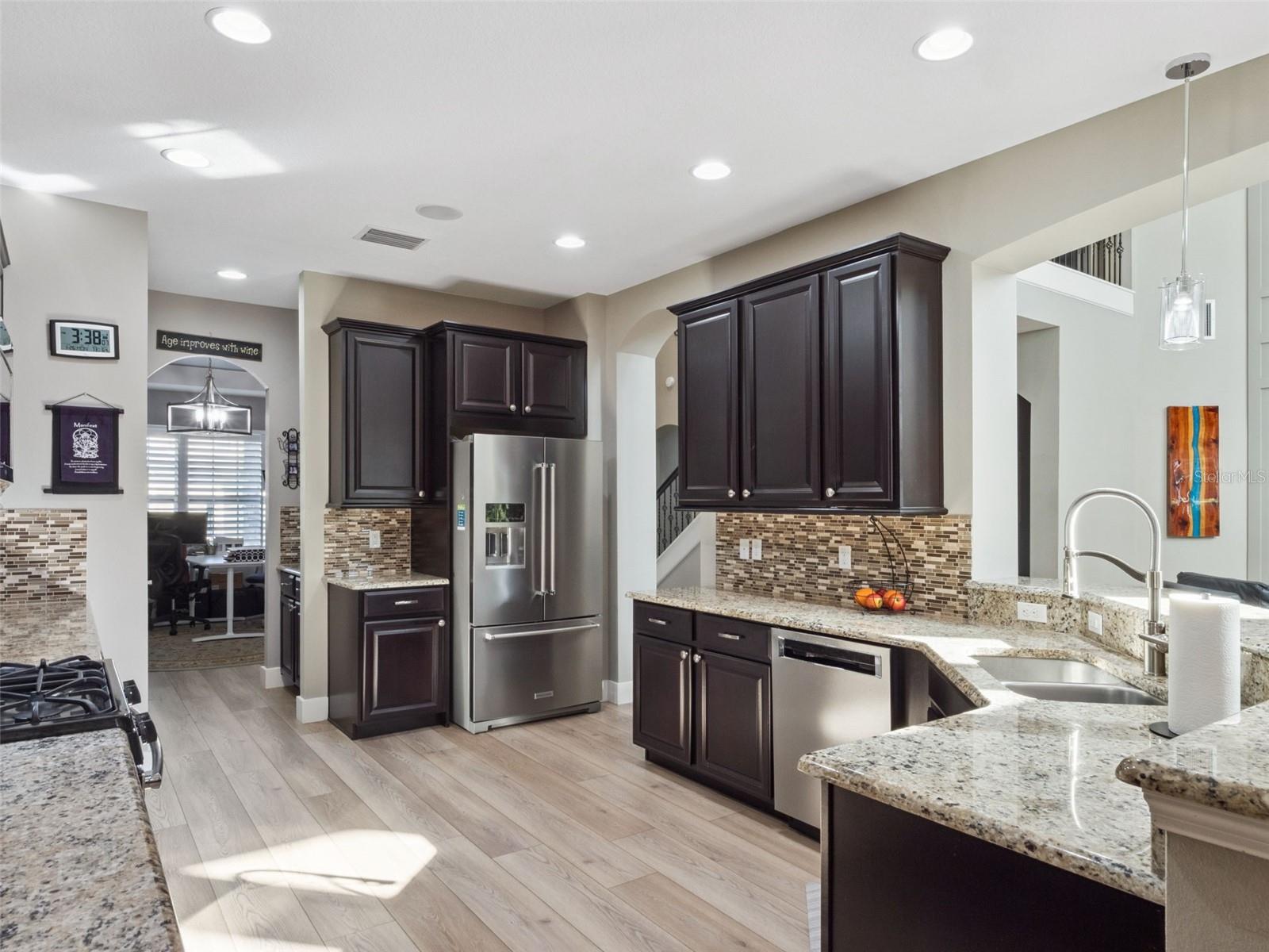 Image 24 of 50 For 15498 Sandfield Loop