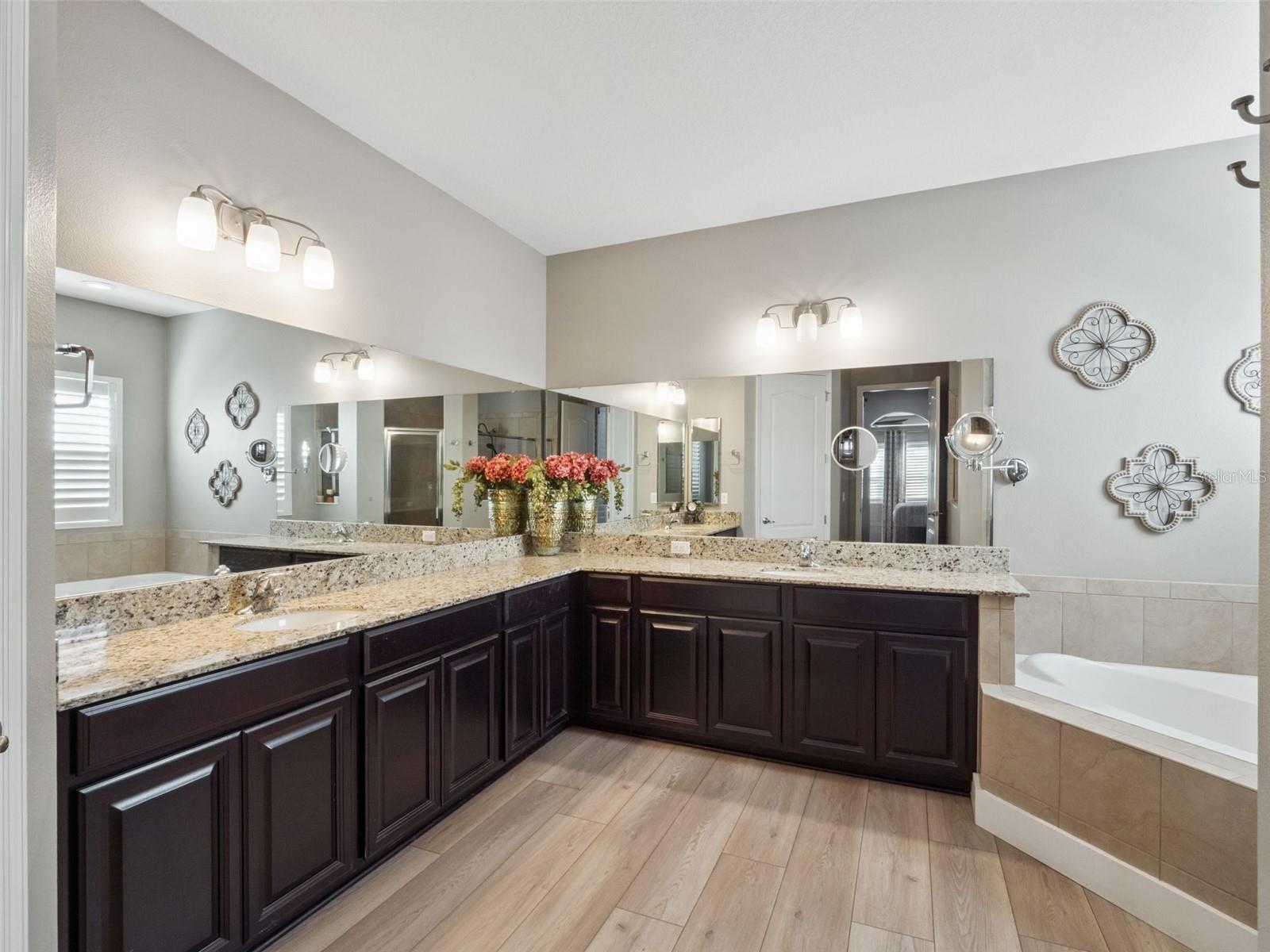 Image 31 of 50 For 15498 Sandfield Loop