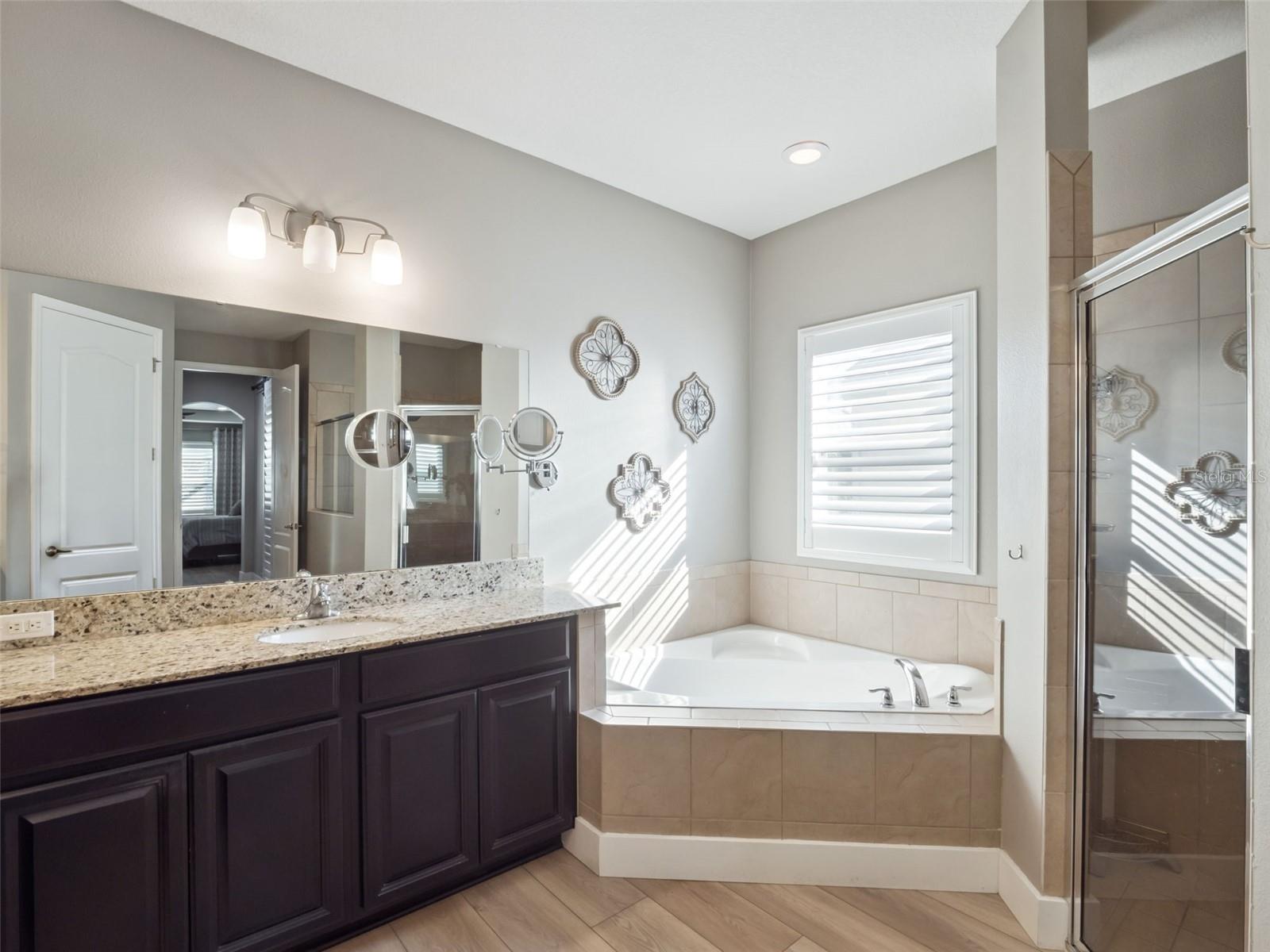 Image 32 of 50 For 15498 Sandfield Loop